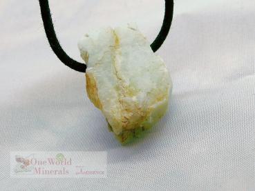 Preview: Aquamarin handgeschliffen,  Rückseite roh, Schmuckanhänger gebohrt,  Einzelstück