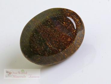 Handgeschliffene Golden Amphibolit (dunkel) Handschmeichler