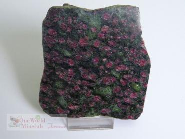 Handgeschliffene Granat-Pyroxenit (Eklogit) Scheibe - Einzelstück