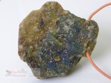 Preview: Großer Labradorit Schmuckanhänger - handgeschliffen, die Rückseite ist roh belassen - ein Einzelstück