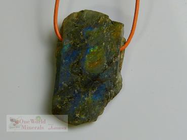 Preview: Labradorit Schmuckanhänger - handgeschliffen, die Rückseite ist roh belassen - ein Einzelstück