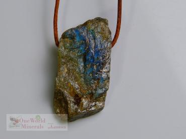 Preview: Labradorit Schmuckanhänger - handgeschliffen, die Rückseite ist roh belassen - ein Einzelstück