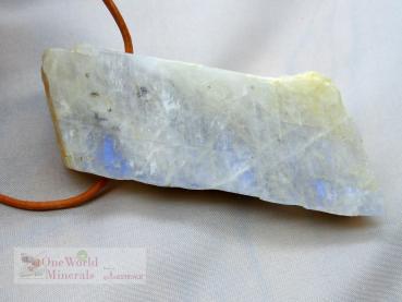 Preview: Mondstein Schmuckanhänger,  handgeschliffen, poliert, Blauschimmer - Einzelstück