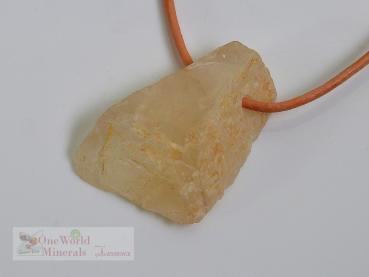 Preview: Rosa Mondstein Schmuckanhänger,  beidseitig handgeschliffen, mit seitlichem Blauschimmer - Einzelstück