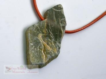 Preview: Dunkler Mondstein Schmuckanhänger,  handgeschliffen,  Rückseite roh belassen - Einzelstück