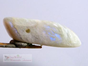 Preview: Mondstein aus Tansania, Schmuckanhänger mit seitlichem Blauschimmer  - Einzelstück