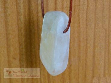 Preview: Mondstein aus Tansania, Schmuckanhänger mit seitlichem Blauschimmer  - Einzelstück