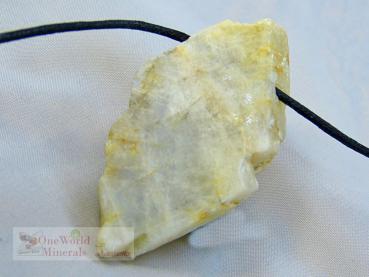 Preview: Mondstein Schmuckanhänger,  mit beidseitigem Blauschimmer und beidseitig handgeschliffen - Unikat