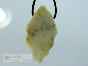 Preview: Mondstein Schmuckanhänger,  mit beidseitigem Blauschimmer und beidseitig handgeschliffen - Unikat