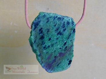 Preview: Rubin Zoisit - Anhänger, handgeschliffen - ein Einzelstück