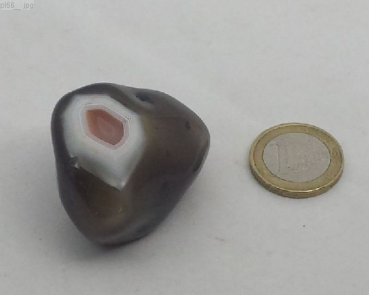 Größerer "redcore" Achat , "Nut", Botswana, Einzelstück