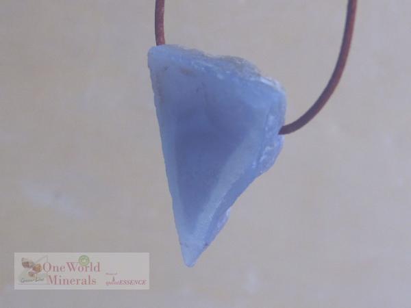 Chalcedon Schmuckanhänger - handgeschliffen,  Einzelstück