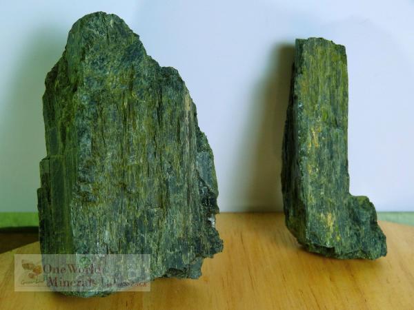 2 Epidot-Kristallstücke, Himalaya - Unikate