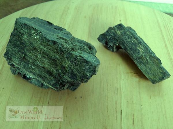 2 Epidot-Kristallstücke, Himalaya - Unikate