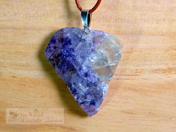 Fluorit Schmuckanhänger mit Silberöse,  handpoliert, ein Einzelstück