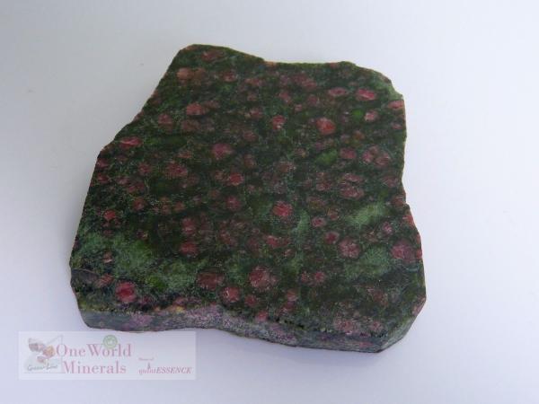 Handgeschliffene Granat-Pyroxenit (Eklogit) Scheibe - Einzelstück