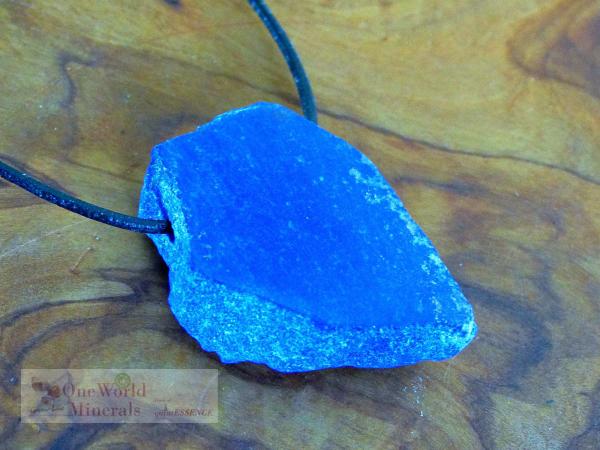 Lapislazuli Schmuckanhänger, handgeschliffen, Einzelstück