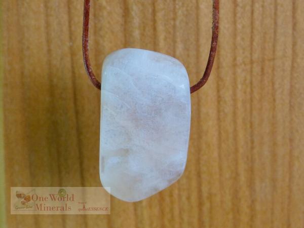 Mondstein aus Tansania, Schmuckanhänger mit seitlichem Blauschimmer  - Einzelstück