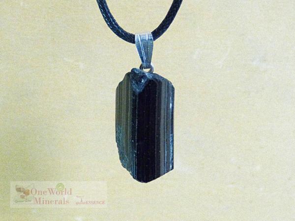 Turmalinkristall mit Silberöse, Einzelstück, aus Pakistan