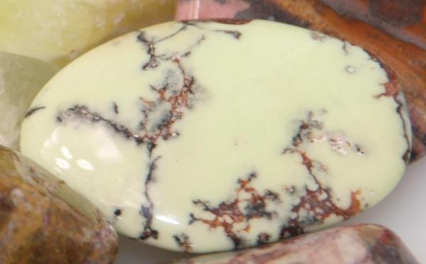 Zitronenmagnesit Australien Trommelstein